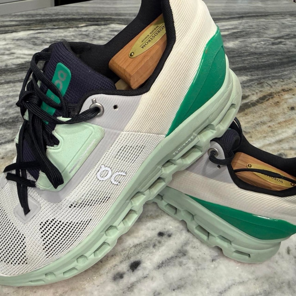 On Running Cloudstrats in the "Undyed-White/Creek" women's 10.5
